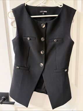 Fashion Nova Black Button-Front Sleeveless Vest